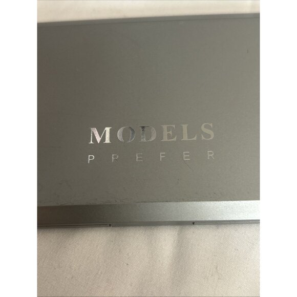 Models prefer Photo Finish Pressed powders light & medium 2 shades powder up - Picture 8 of 11